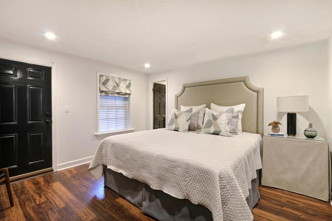 Isaac Laroche Garden Apartment